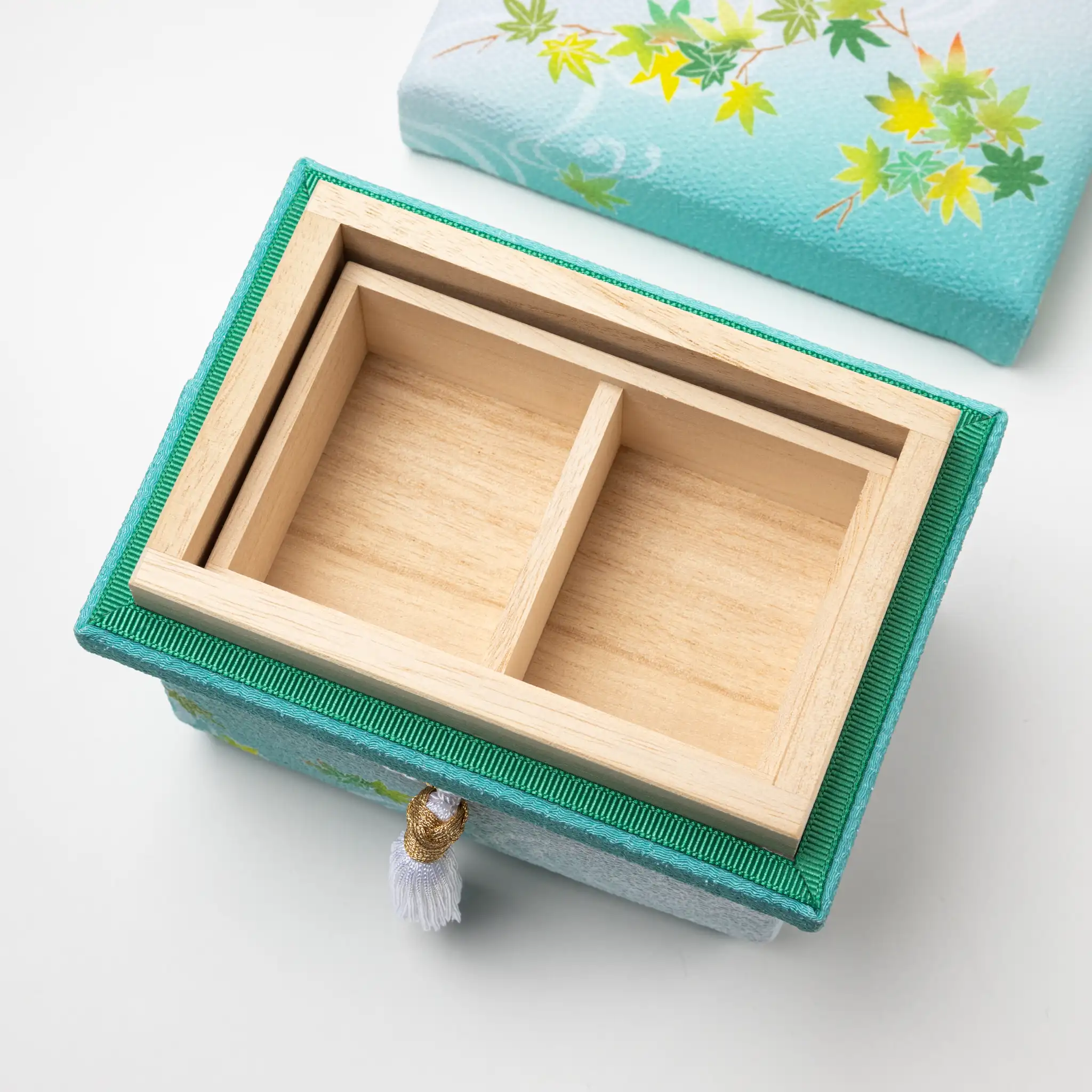 Kaga Yuzen Maple Leaf Accessory Box - Image 3