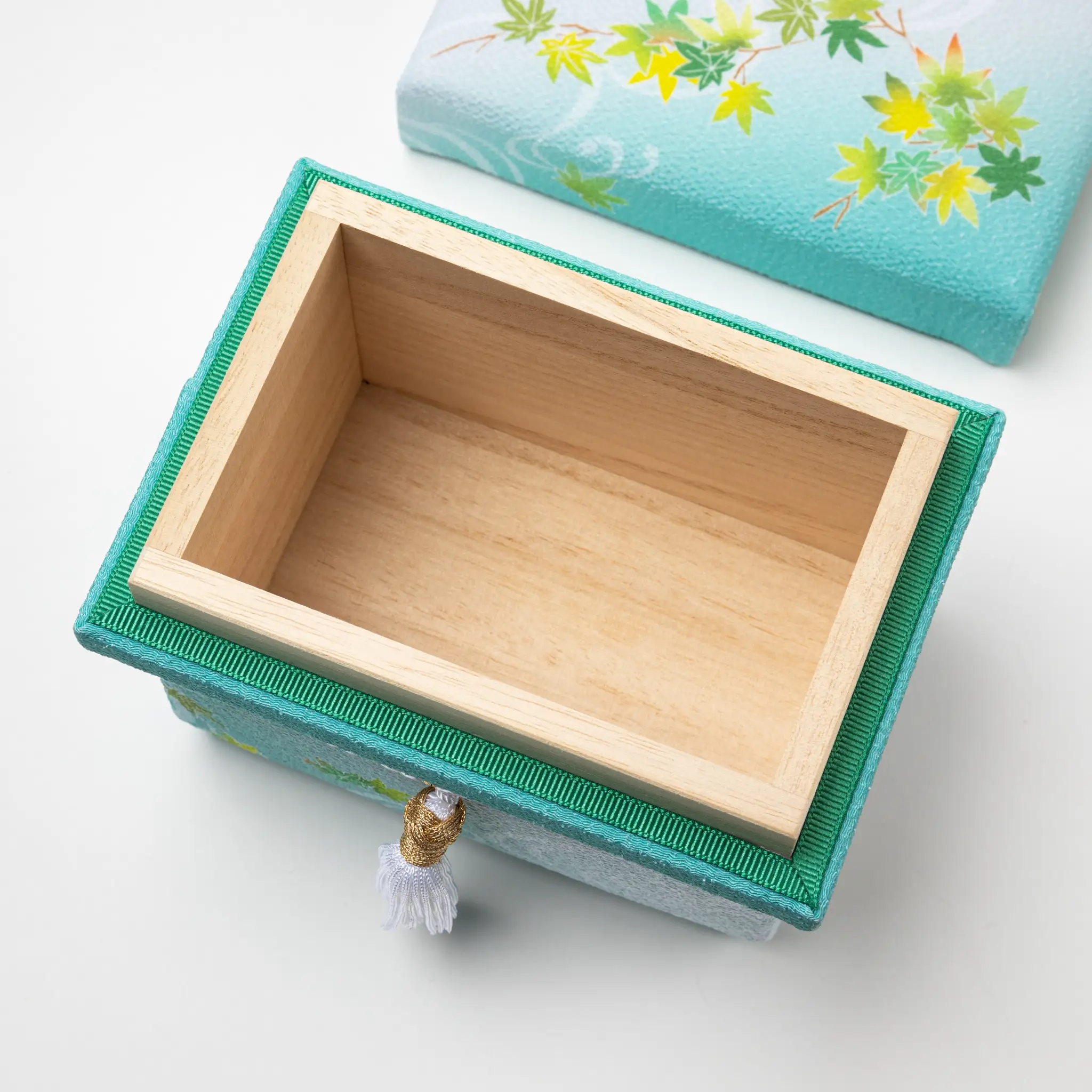 Kaga Yuzen Maple Leaf Accessory Box - Image 4